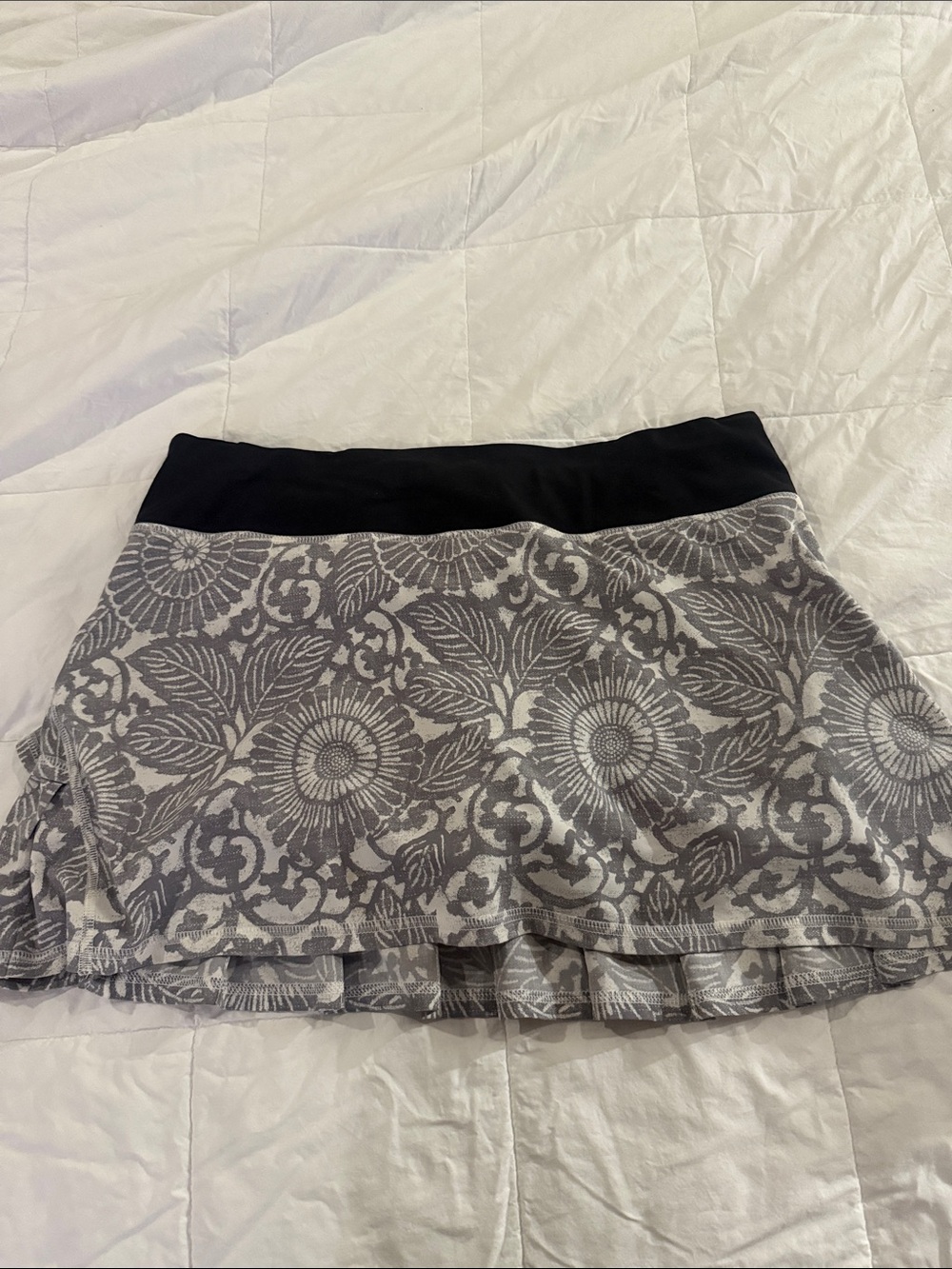 lululemon athletica Gray Floral Skirt with Black Waistband